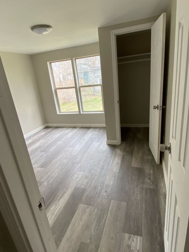 427 S 42nd West Ave - Photo 5 of 13