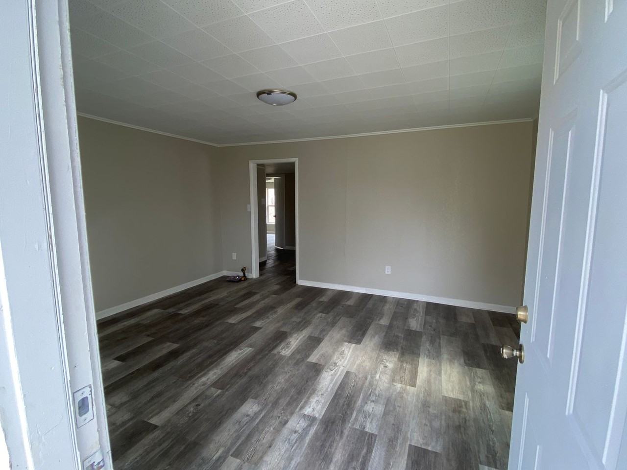 427 S 42nd West Ave - Photo 7 of 13