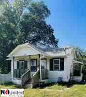 featured image of 2927 S Cypress St