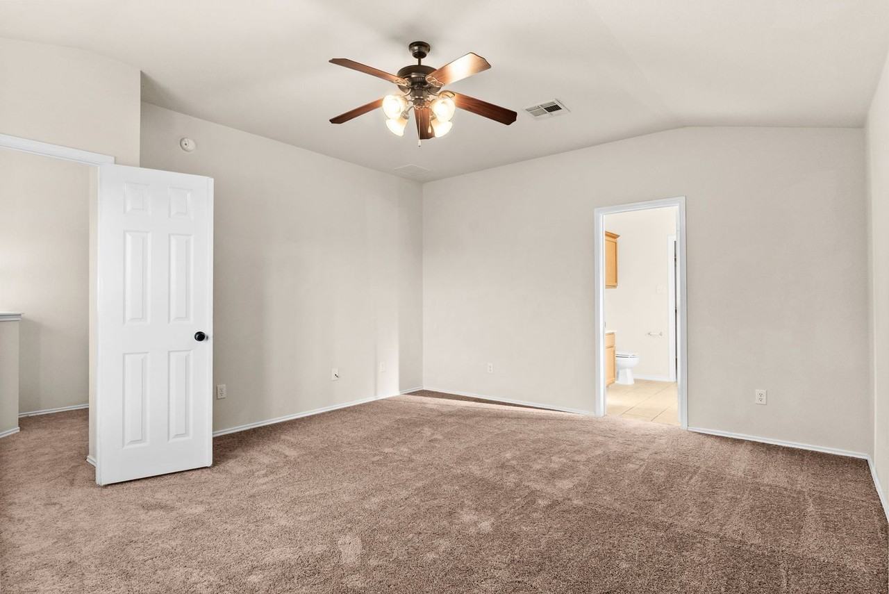 6106 Emilie Ln - Photo 6 of 15
