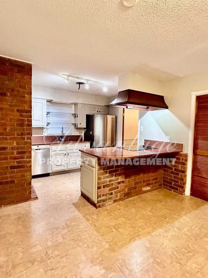 2303 Ridgeland St - Photo 2 of 19