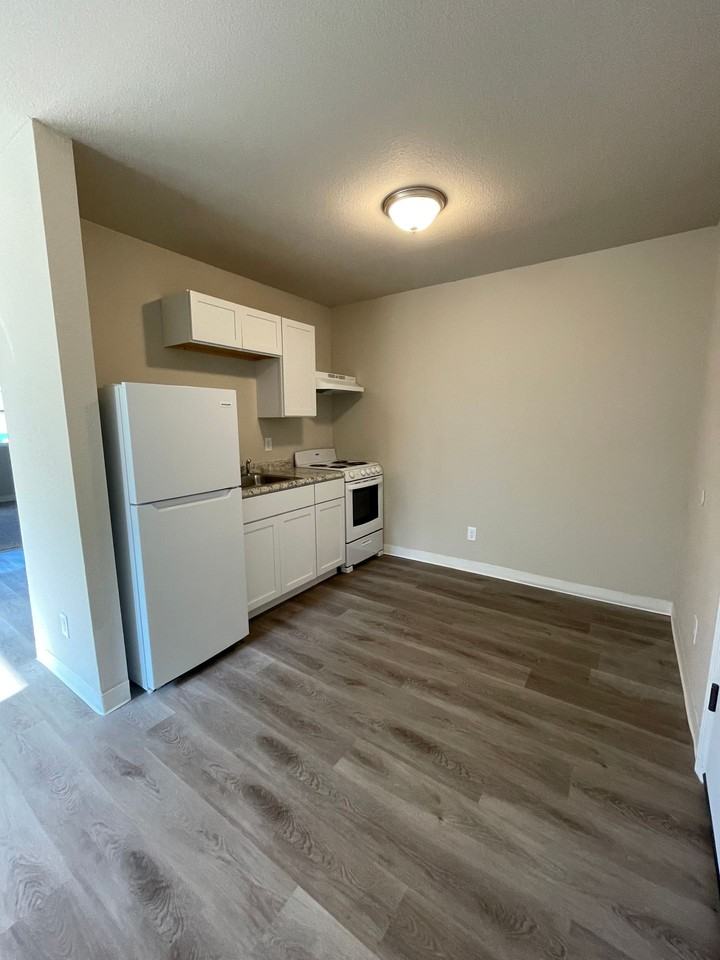 2413 24th St - Photo 2 of 7