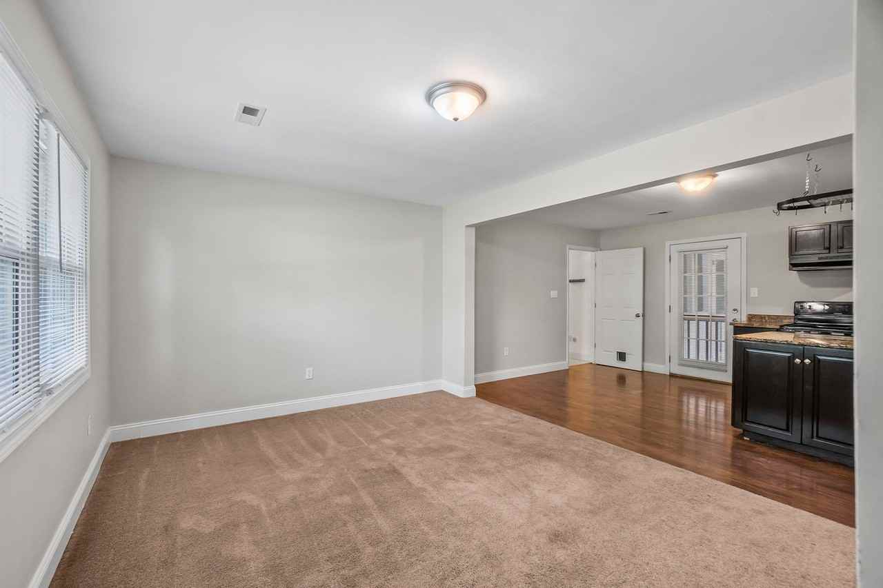 719 E Jefferson St - Photo 3 of 22