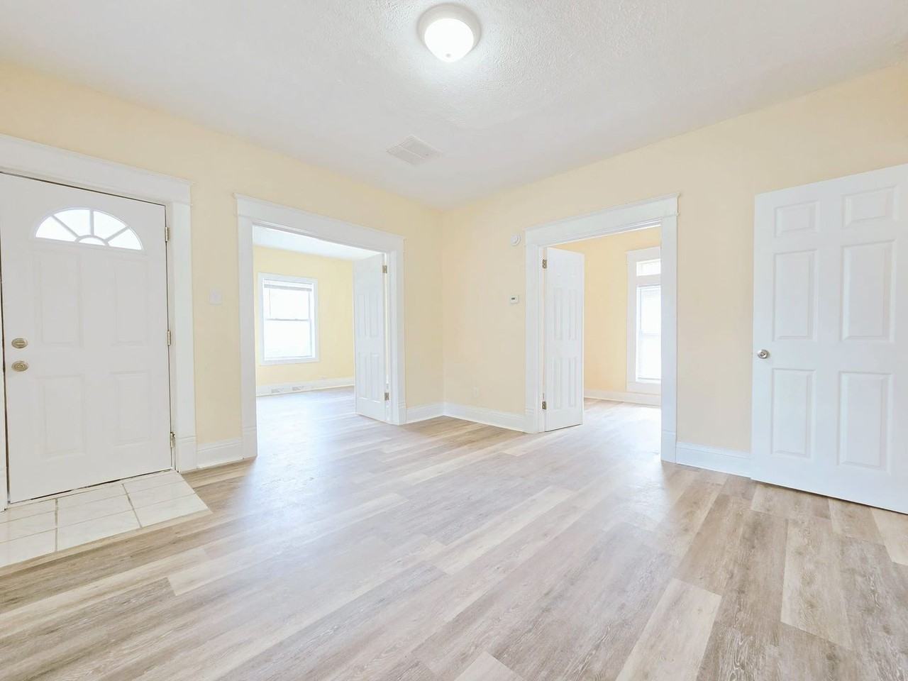 605 S Kaley St - Photo 3 of 24