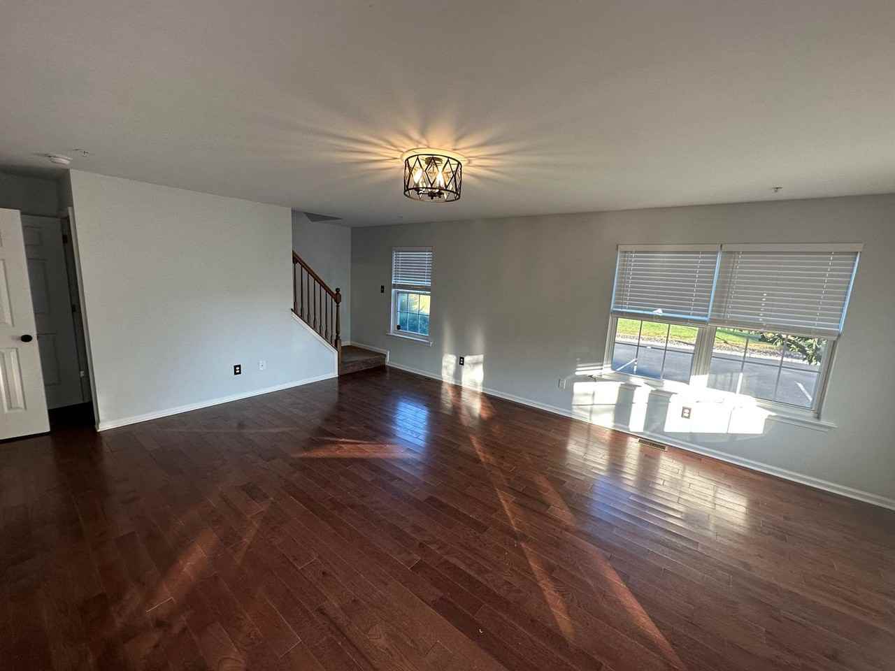 105 Goldfinch Ct - Photo 2 of 8