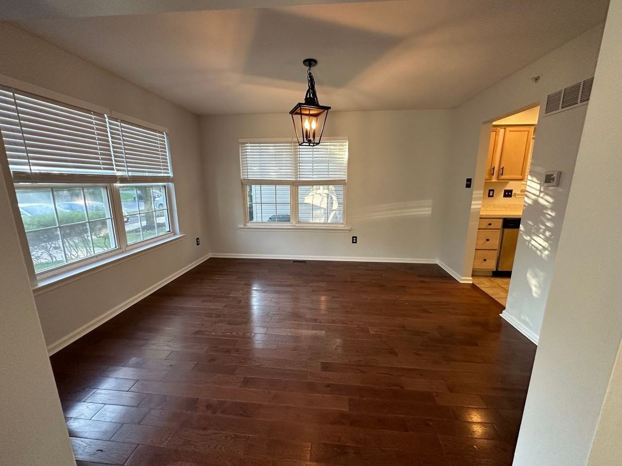 105 Goldfinch Ct - Photo 3 of 8