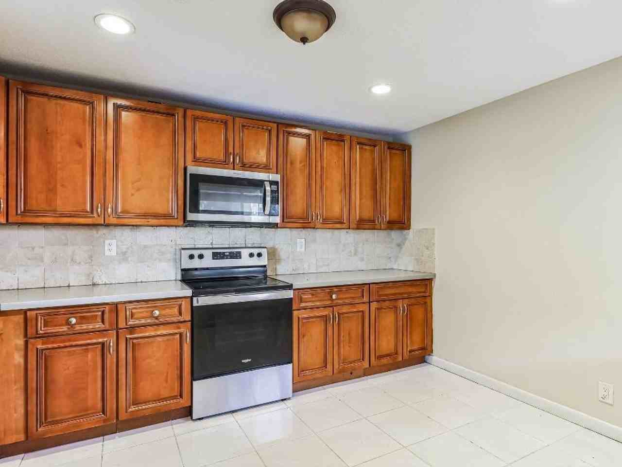 1157 Hampton Blvd - Photo 3 of 25