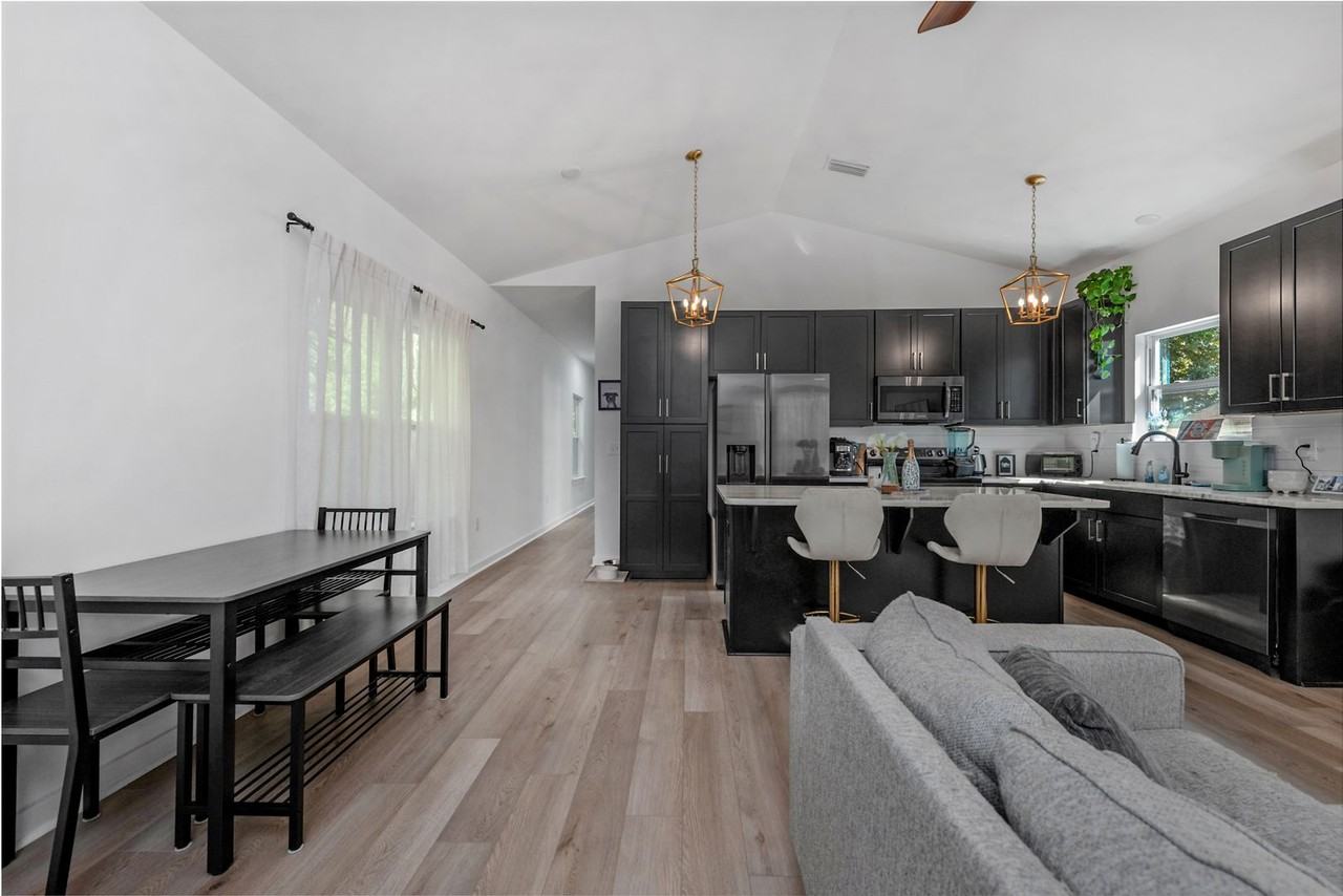 208 E Yonge St - Photo 5 of 30