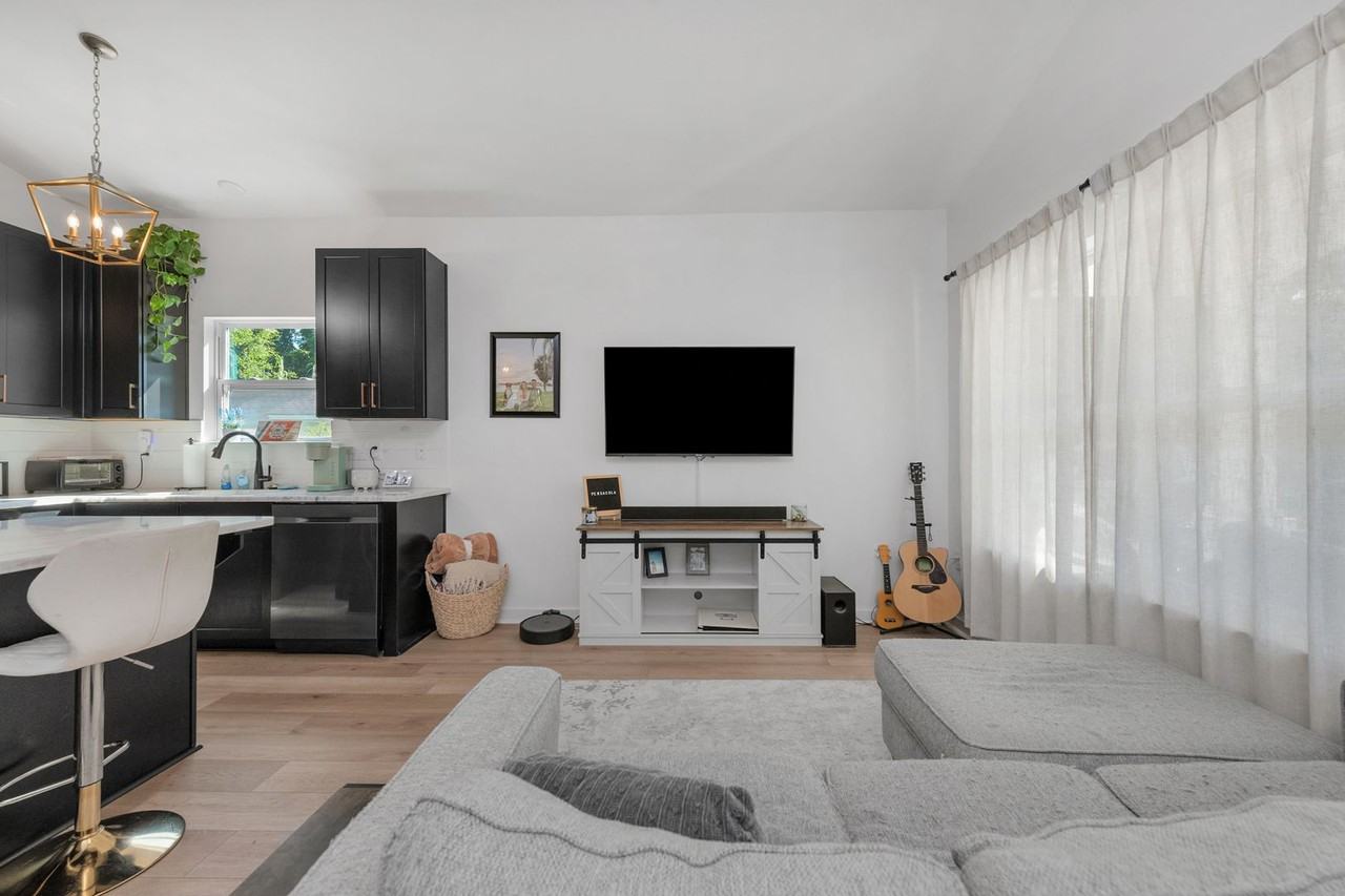 208 E Yonge St - Photo 7 of 30