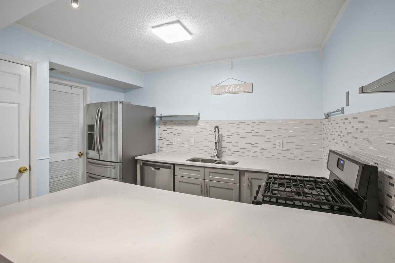 304 Peachtree Forest Dr - Photo 3 of 11