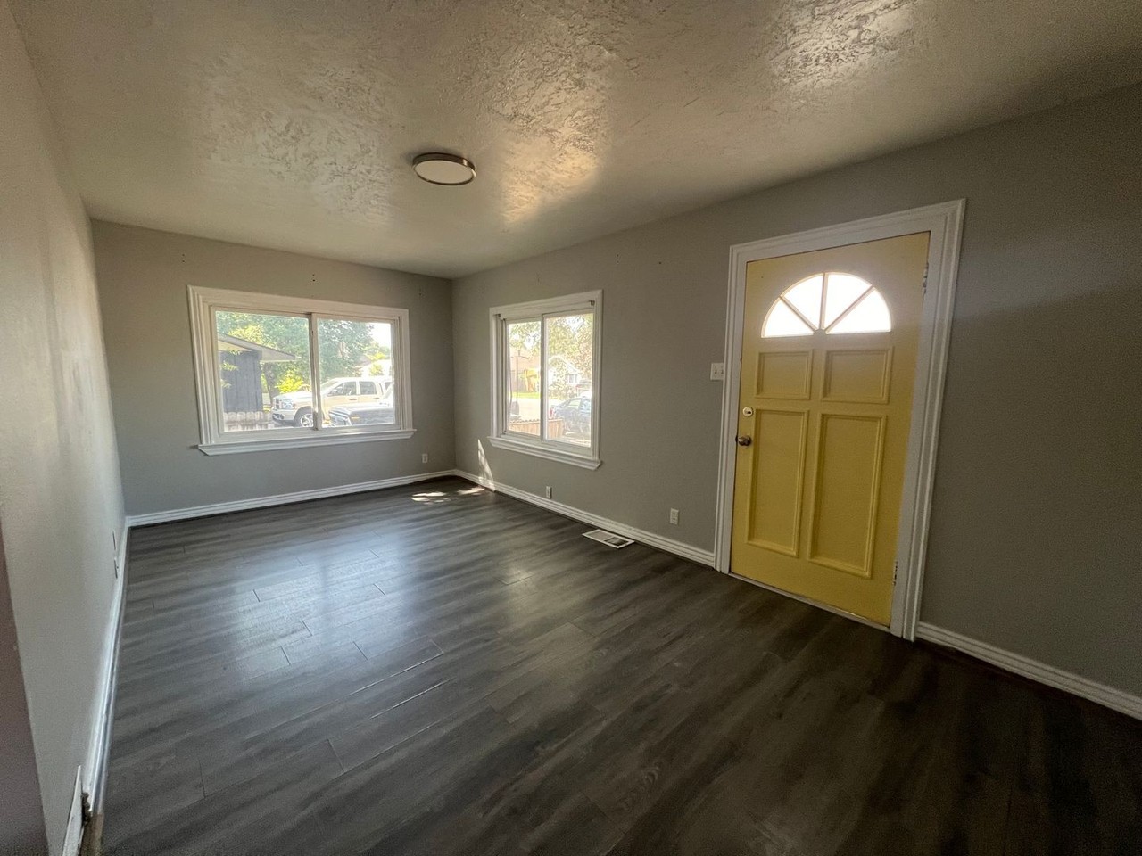 384 Park Ave - Photo 2 of 13