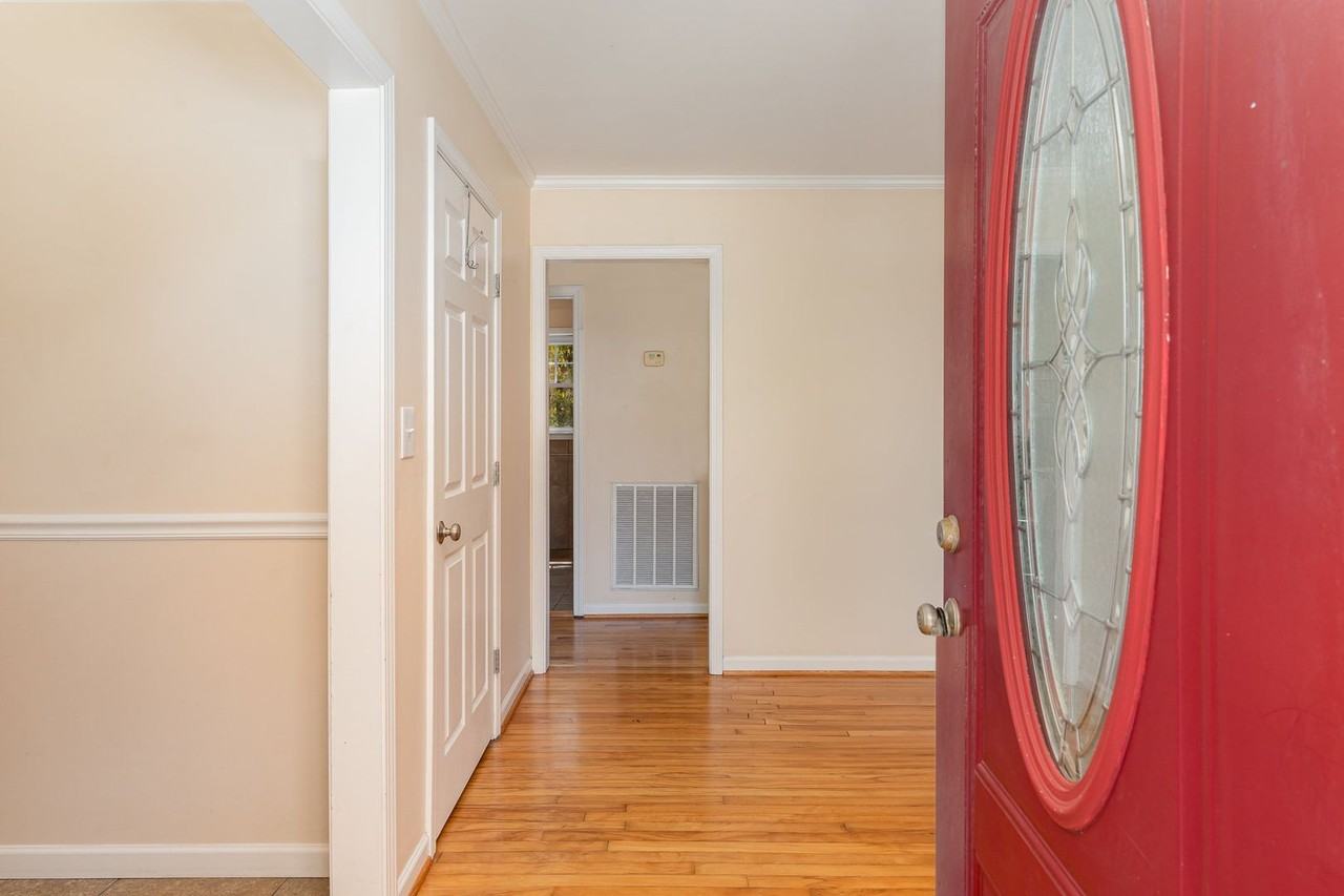 405 Theresa Ave - Photo 2 of 14