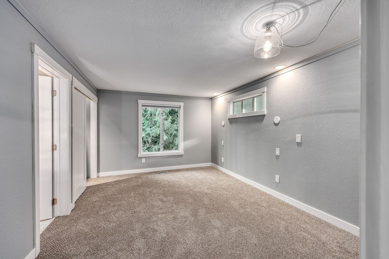 9375 Eric Pl Ne - Photo 3 of 43