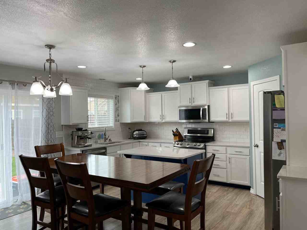 6521 Donahue Dr - Photo 3 of 40