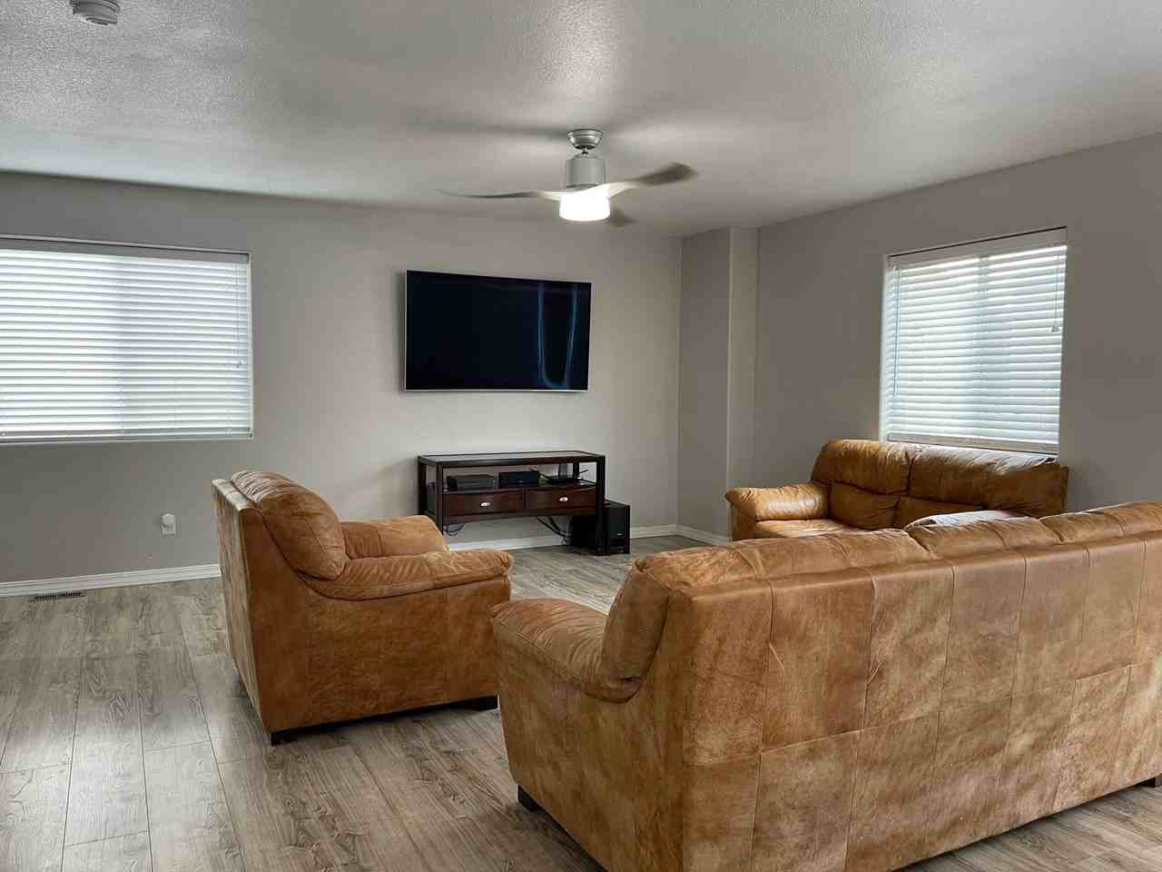6521 Donahue Dr - Photo 4 of 40
