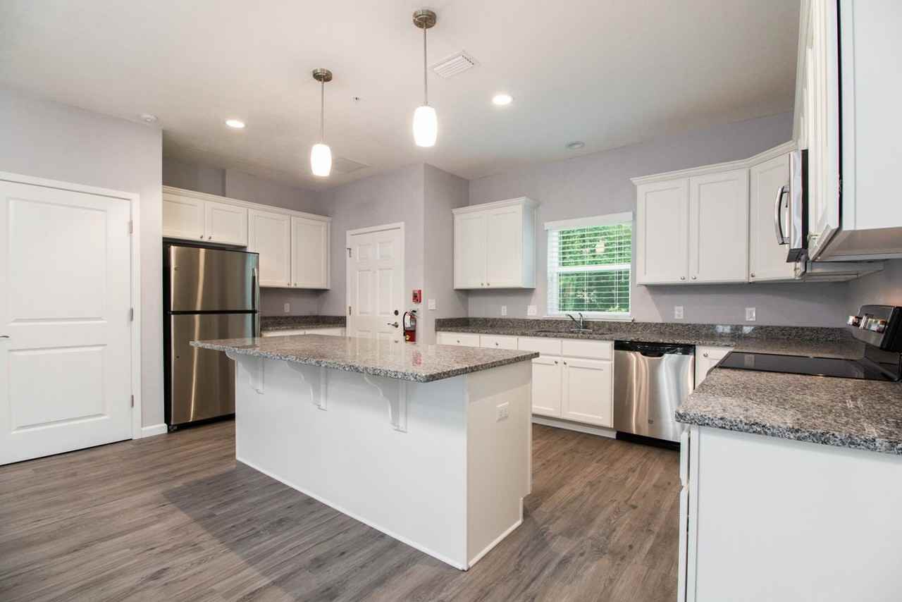 824 Sw 9th St - Photo 3 of 41