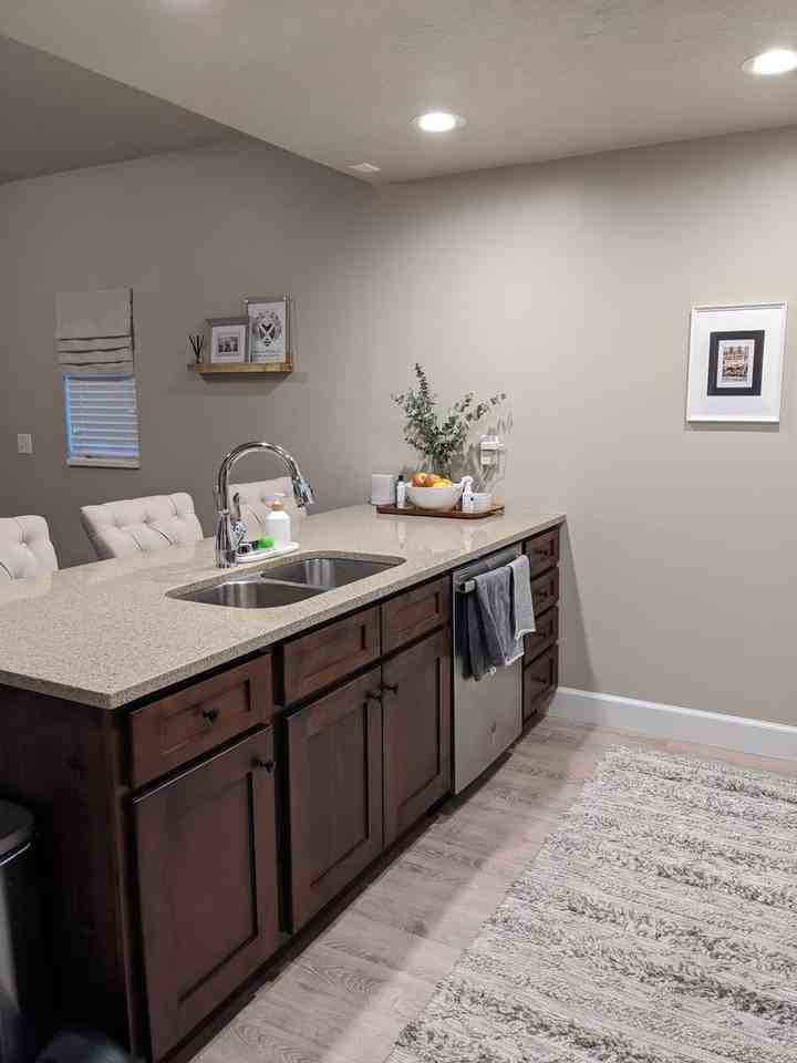 985 N 1030 W - Photo 2 of 12