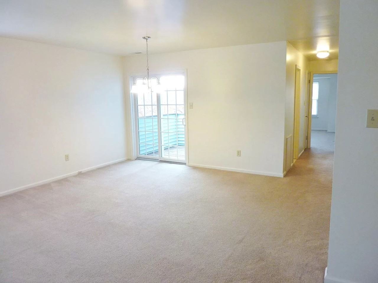 27 Martine Court - Photo 3 of 11