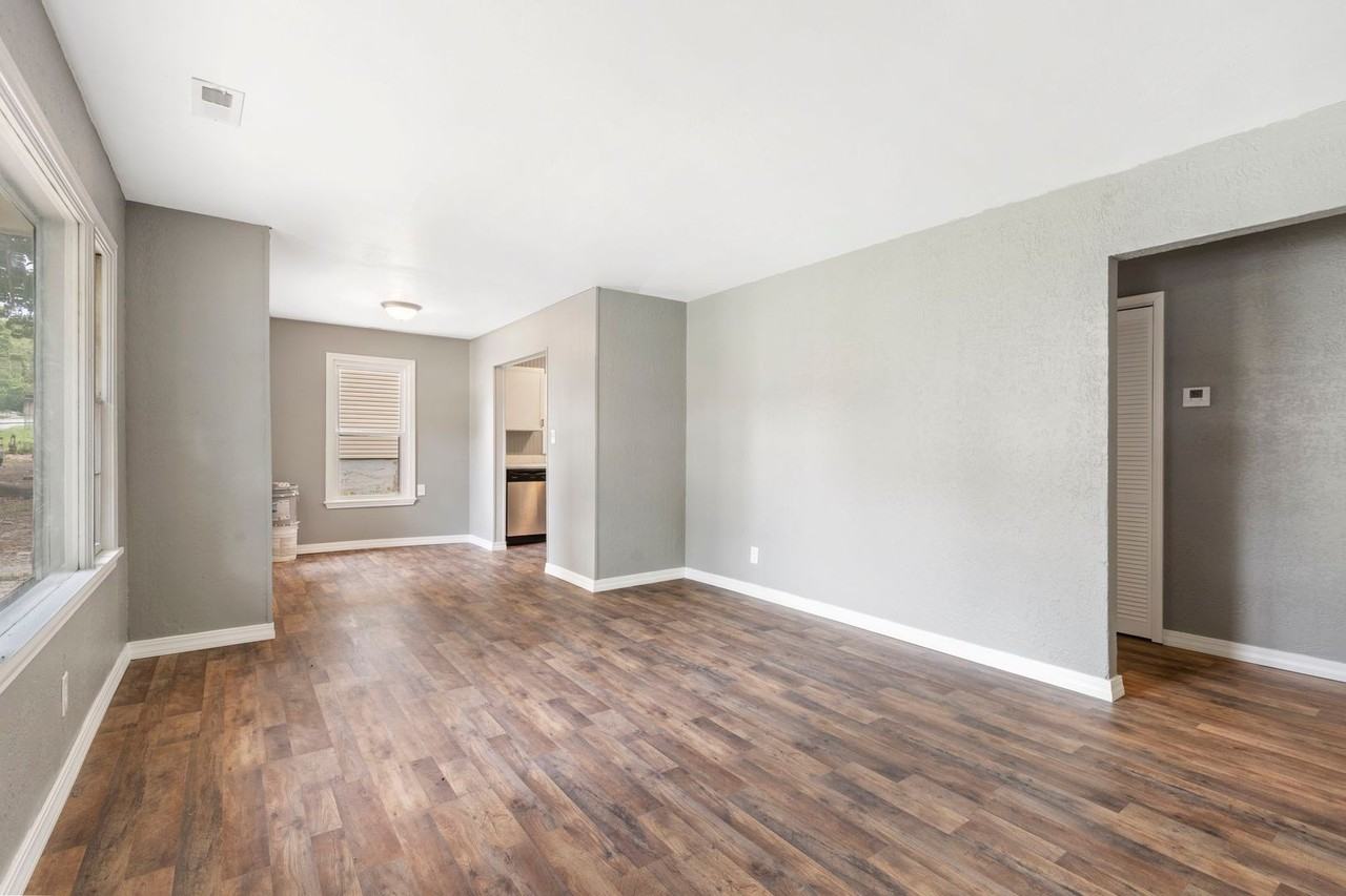 928 W Kerr St - Photo 3 of 21