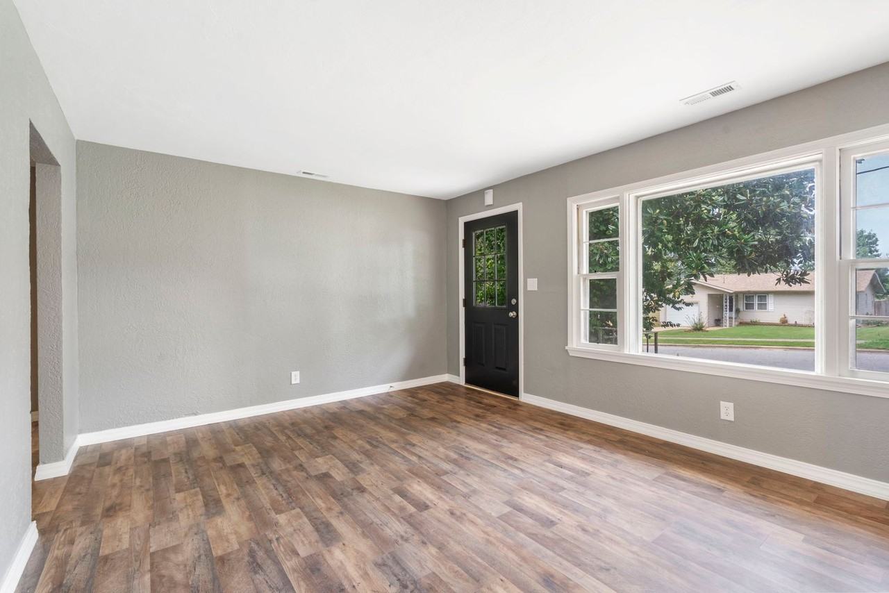 928 W Kerr St - Photo 5 of 21