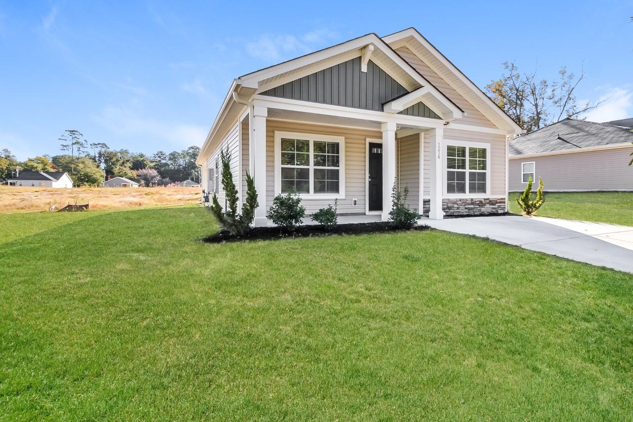 1304 Gardner St - Photo 2 of 17