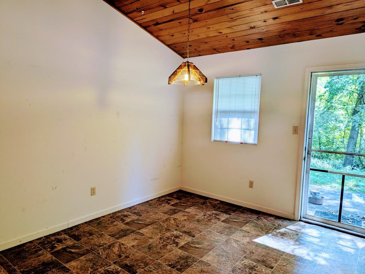 397 New Haw Creek Rd #D - Photo 5 of 8