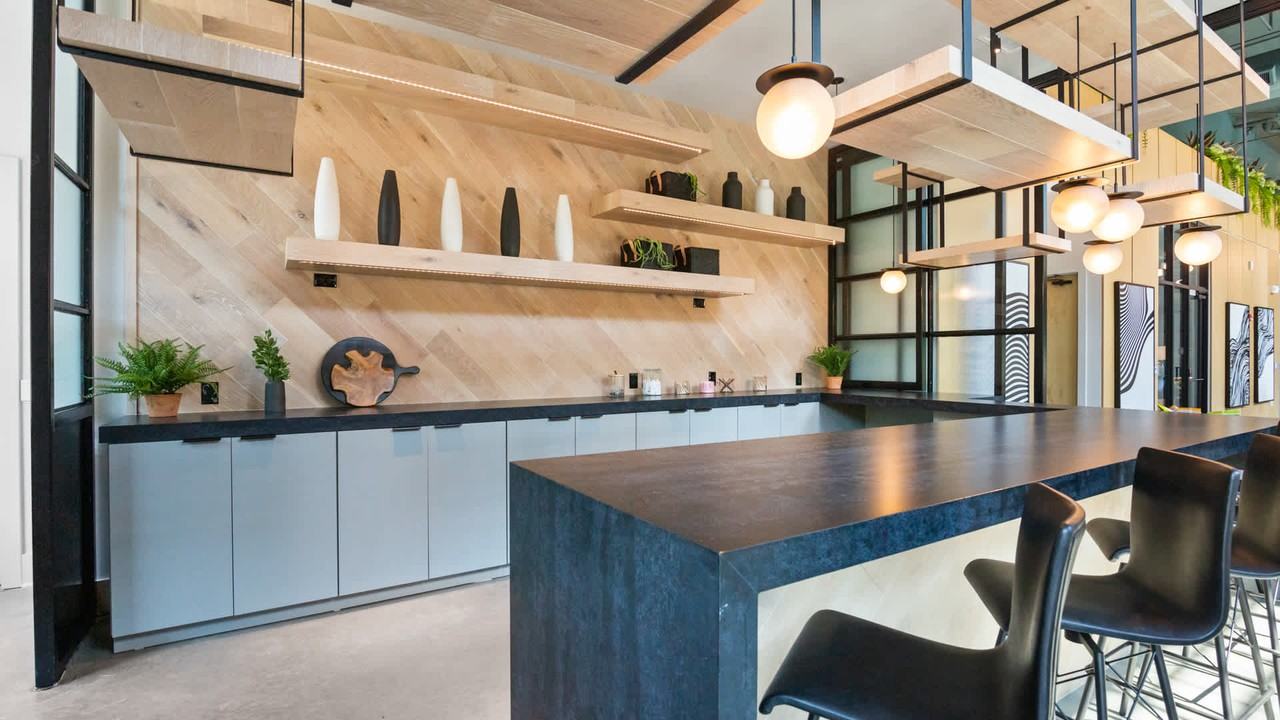 Iris O4W - Photo 3 of 34