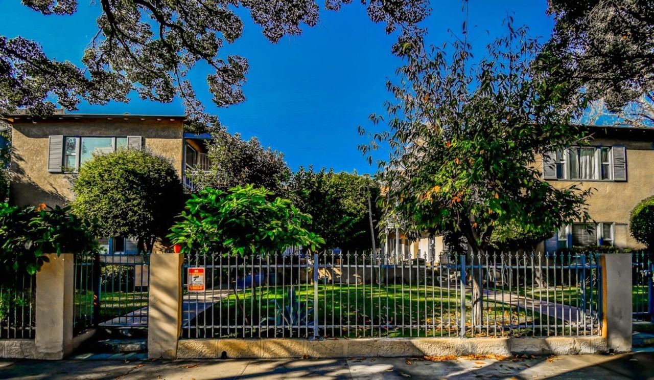 202 E Walnut St - Photo 2 of 2