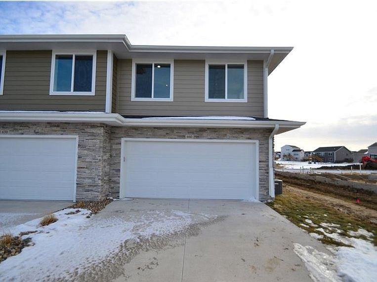 660 Se Greyson Ln #660 - Photo 2 of 15