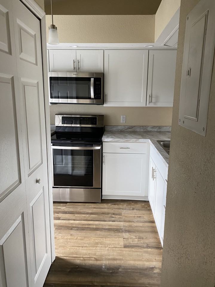 Sandy Shore Ln #3109 - Photo 4 of 17