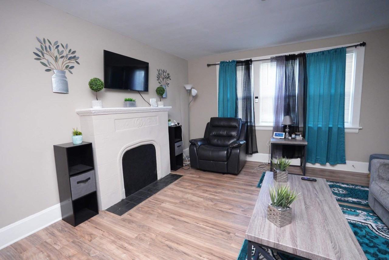 Yarmouth Ave #NA - Photo 2 of 9