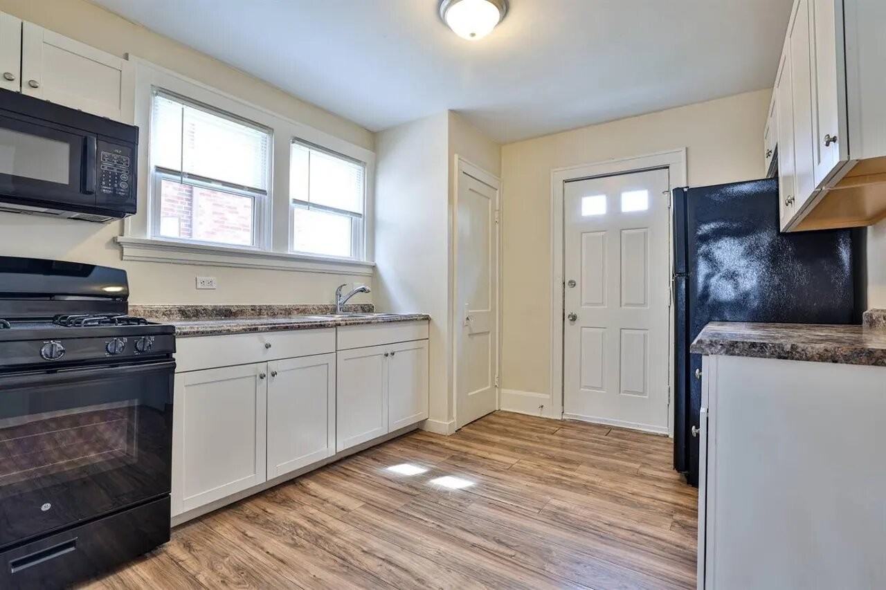 Yarmouth Ave #NA - Photo 6 of 9