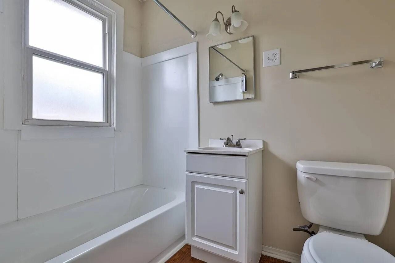 Yarmouth Ave #NA - Photo 7 of 9