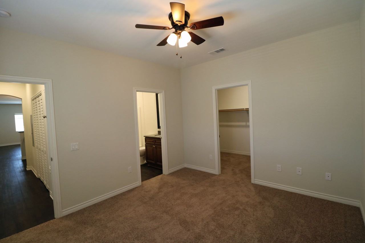 Santa Barbara Luxury Apartment Homes - Photo 5 of 25