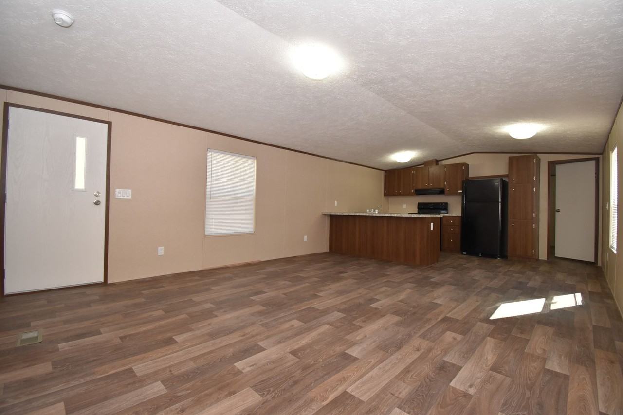 142 Kathryn Ln - Photo 3 of 17