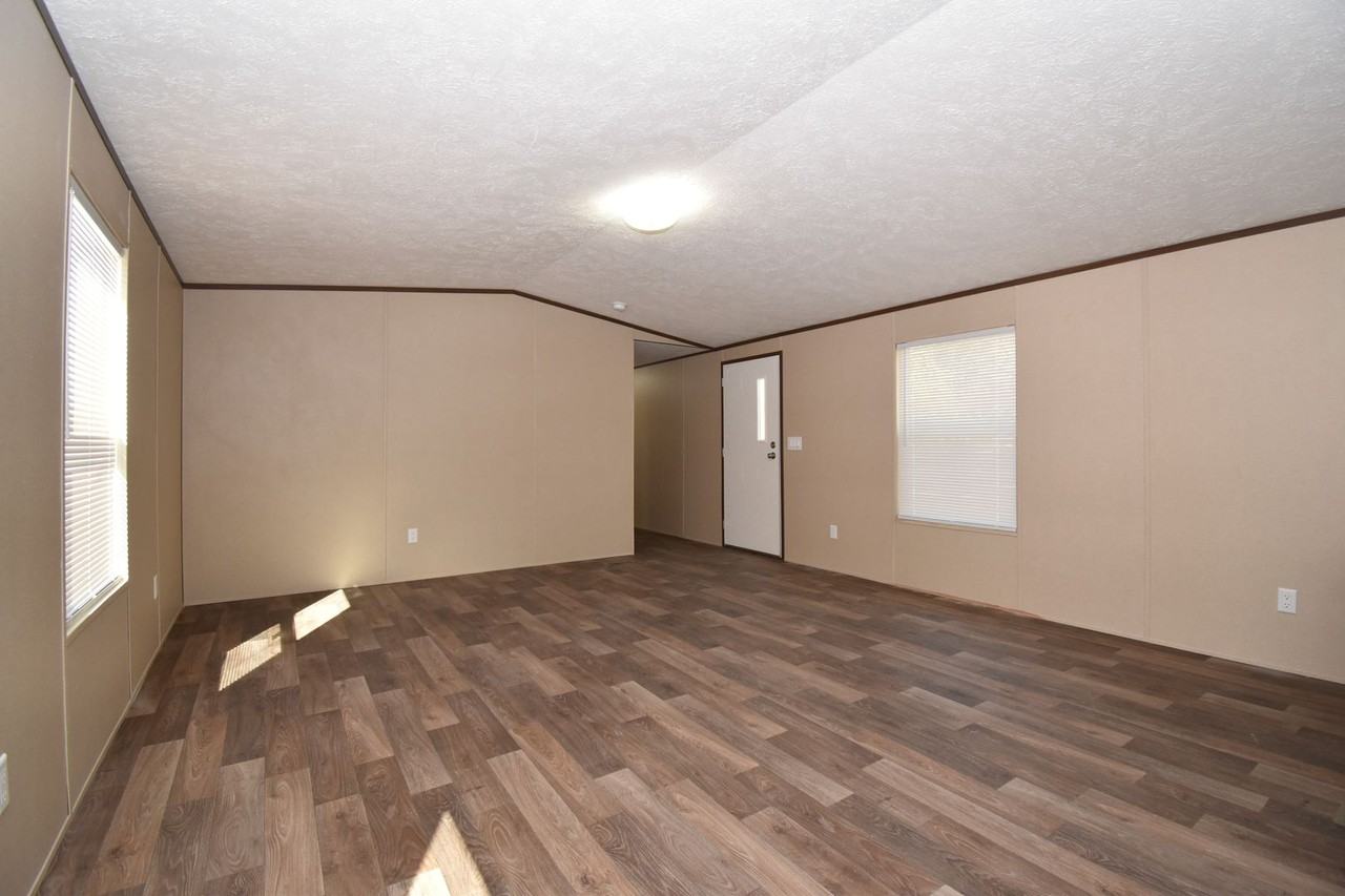 142 Kathryn Ln - Photo 4 of 17