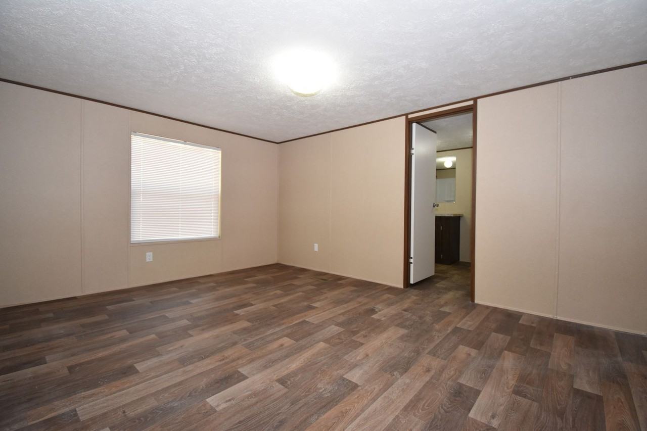 142 Kathryn Ln - Photo 7 of 17