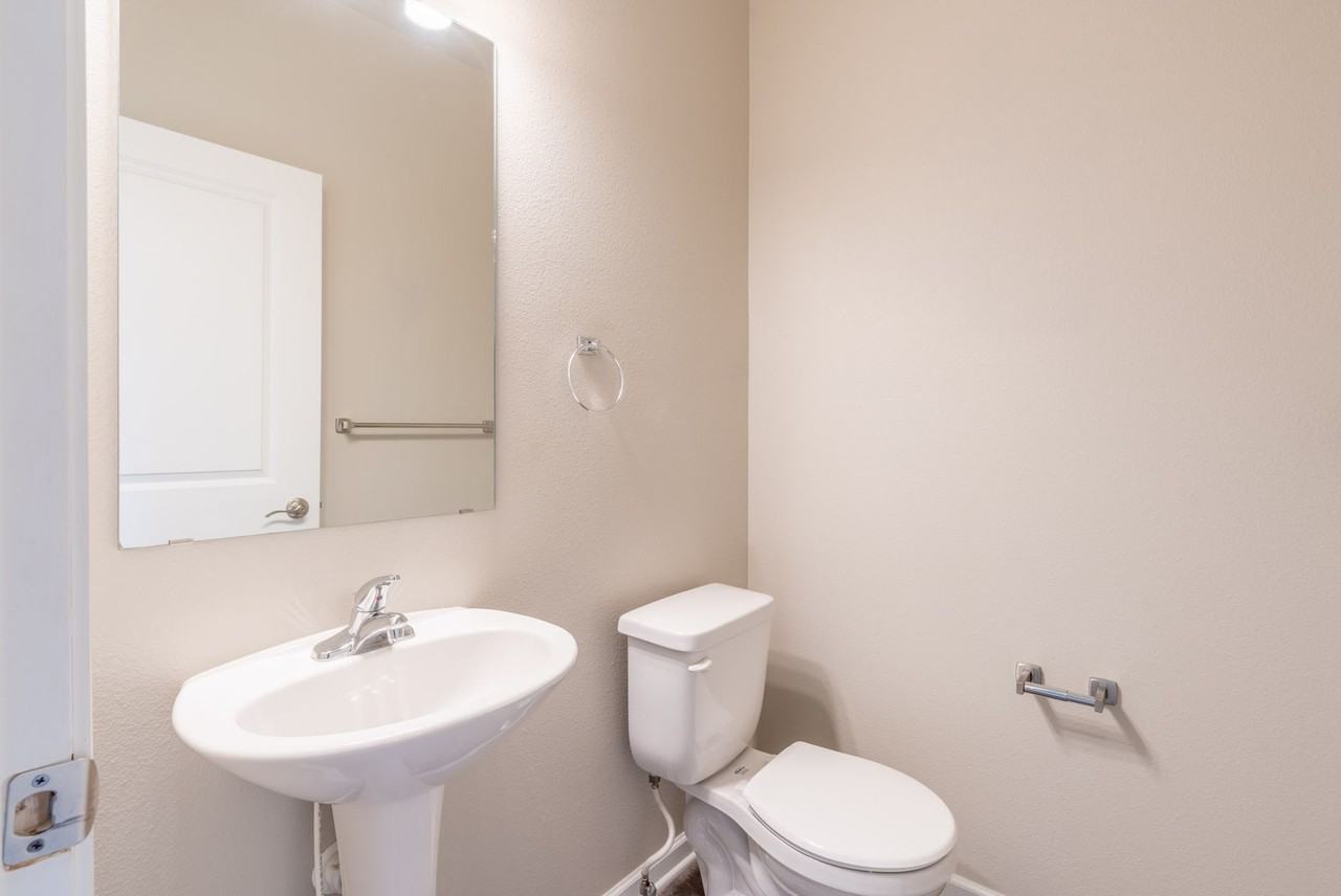 Johnston Commons Brownstones - Photo 5 of 50