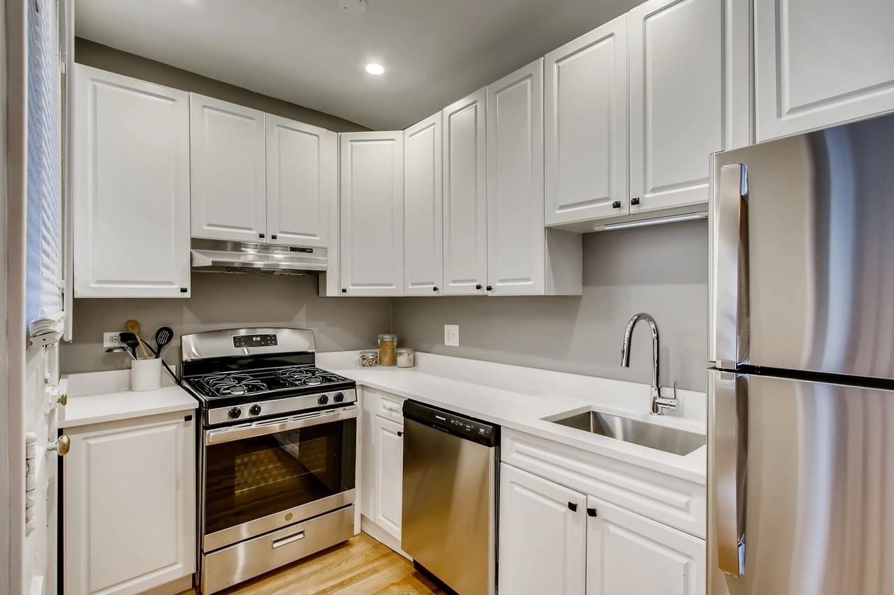 629 W. CORNELIA - Photo 2 of 7