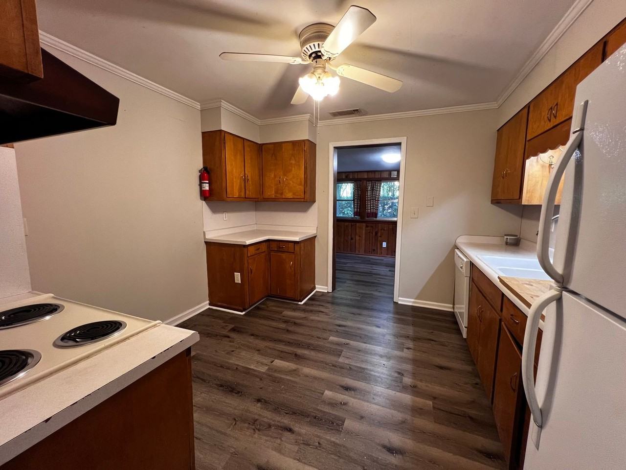 1045 Macon Hwy - Photo 3 of 9