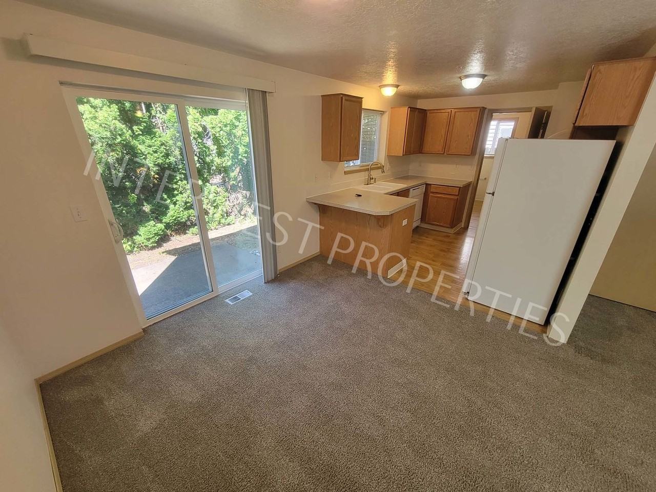 6523 Southeast 60th Place - Photo 7 of 26