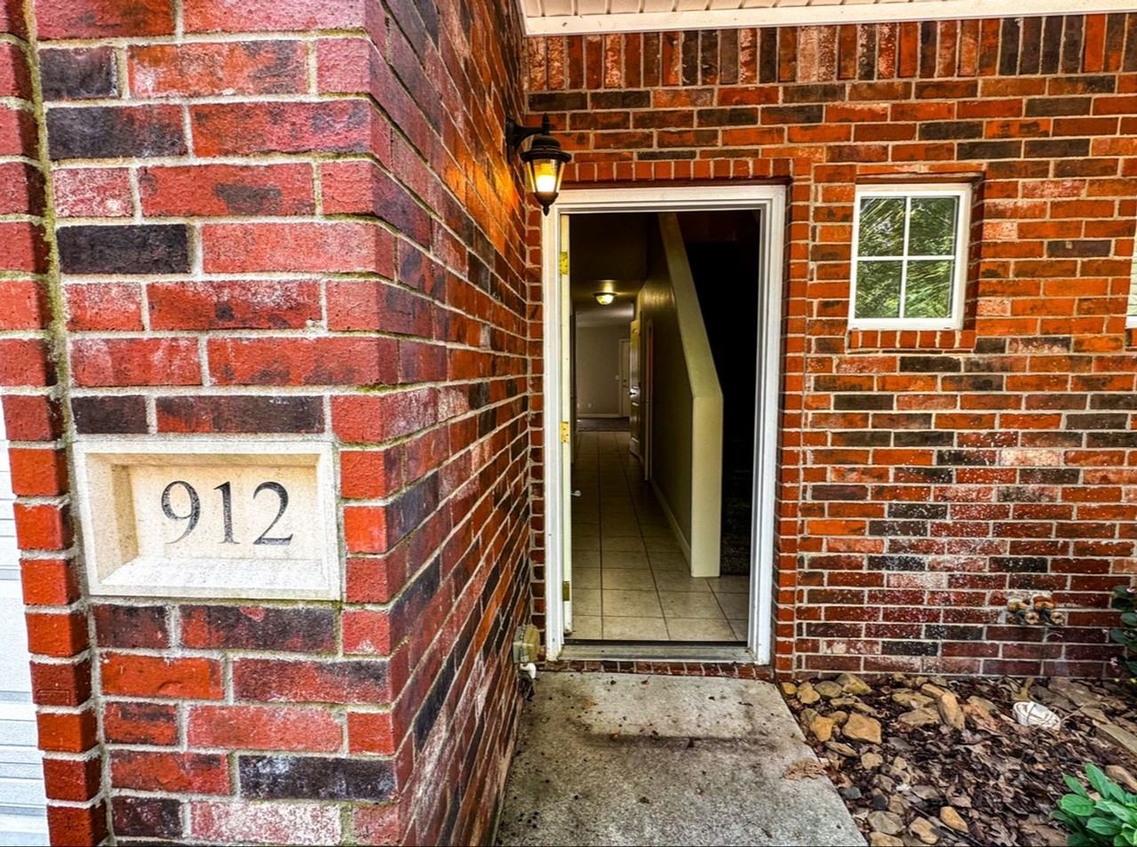 912 S Wood Ave - Photo 3 of 28