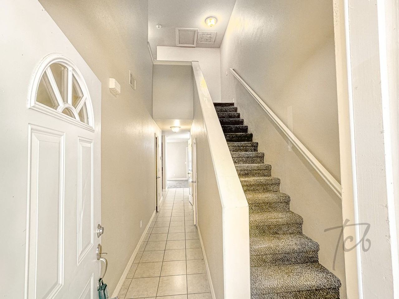 912 S Wood Ave - Photo 4 of 28