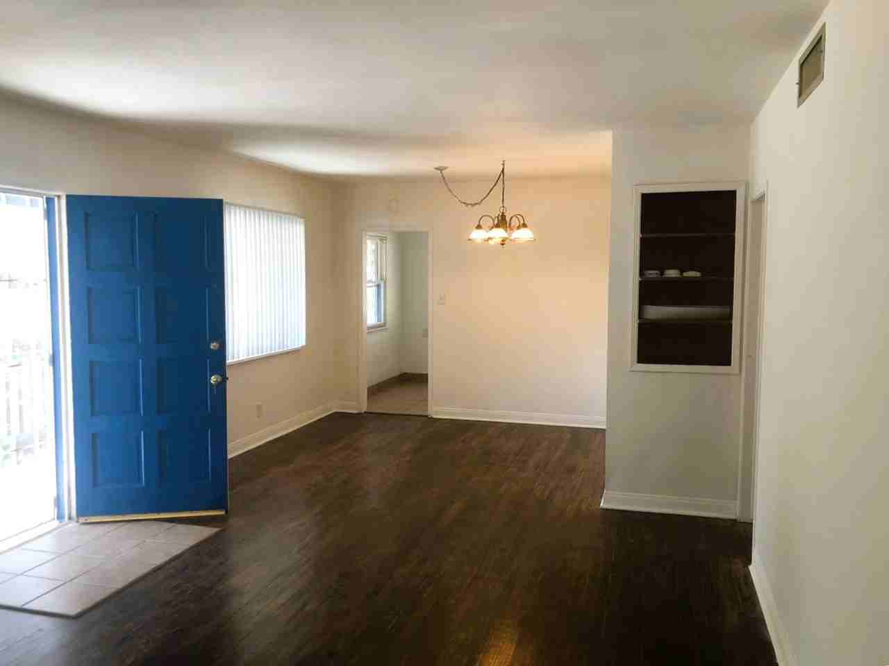 2110 Carrere St - Photo 2 of 6