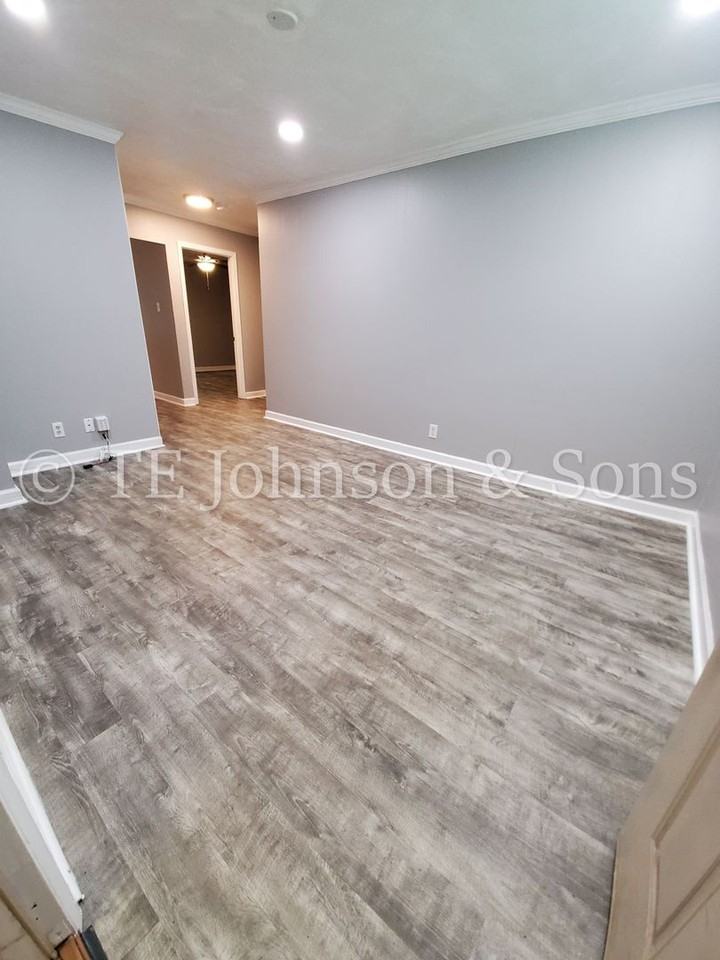 832 W 7th St - Photo 6 of 9