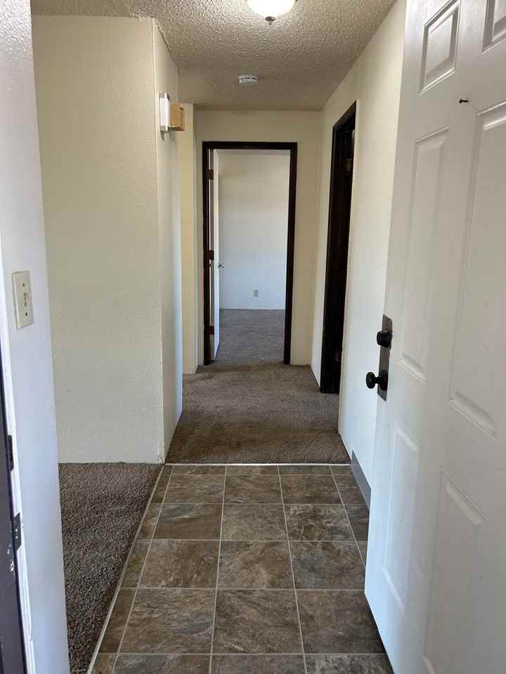 638 32nd Ave Se #8 - Photo 5 of 13