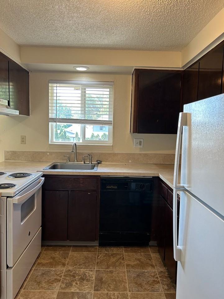 638 32nd Ave Se #8 - Photo 6 of 13