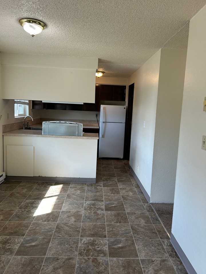 638 32nd Ave Se #8 - Photo 7 of 13