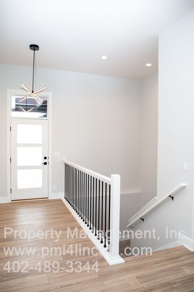 7404 Anselm Ln - Photo 3 of 50