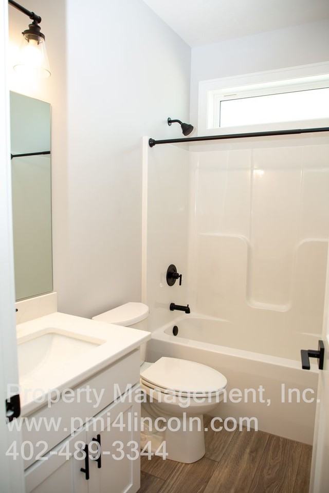 7404 Anselm Ln - Photo 4 of 50